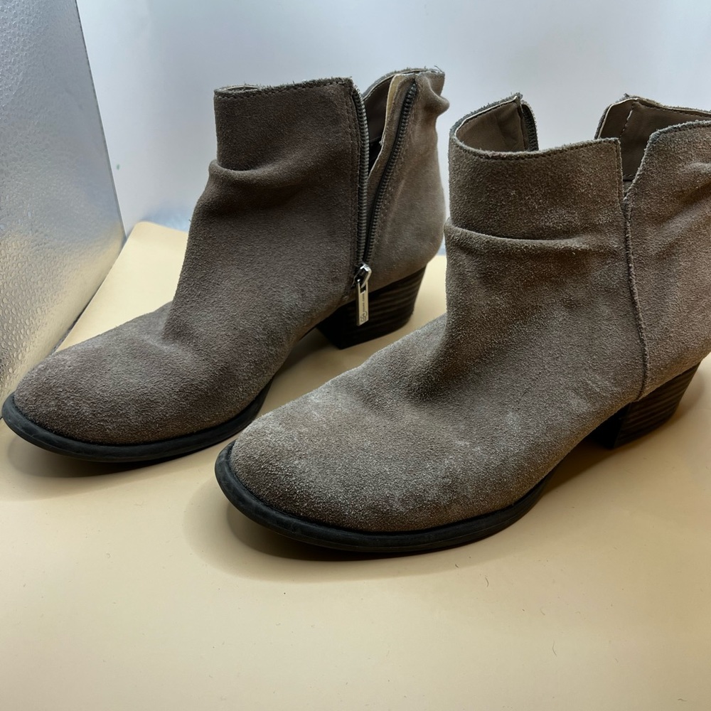 Gray boot